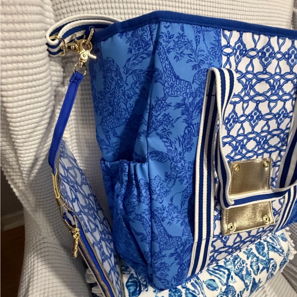 Lilly Pulitzer Blue Patterned cooler Tote with Striped Handles Pouch NWT Summer - Picture 5 of 8